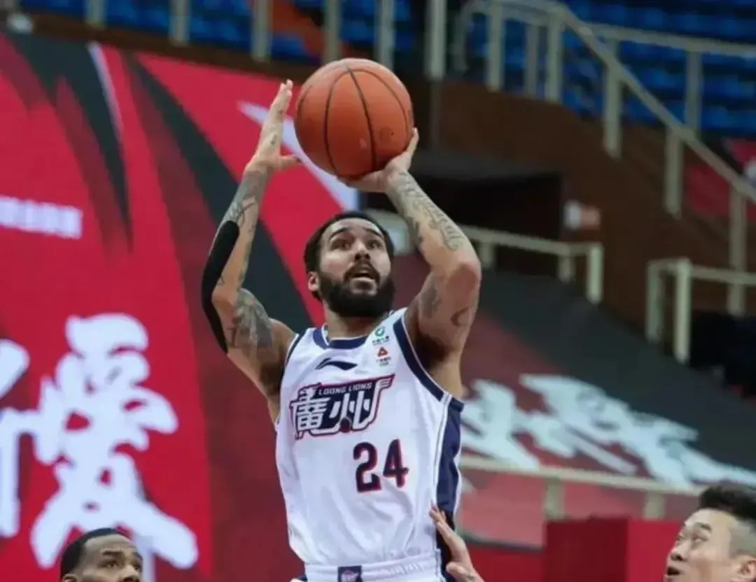 关于Rookie迎来五赛季出色发挥，独行侠观众热烈欢呼！的信息